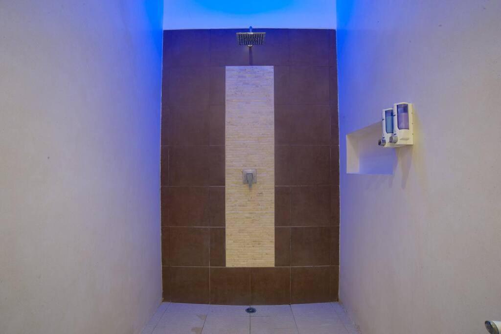 2 Bedroom In With Private Pool And Parking