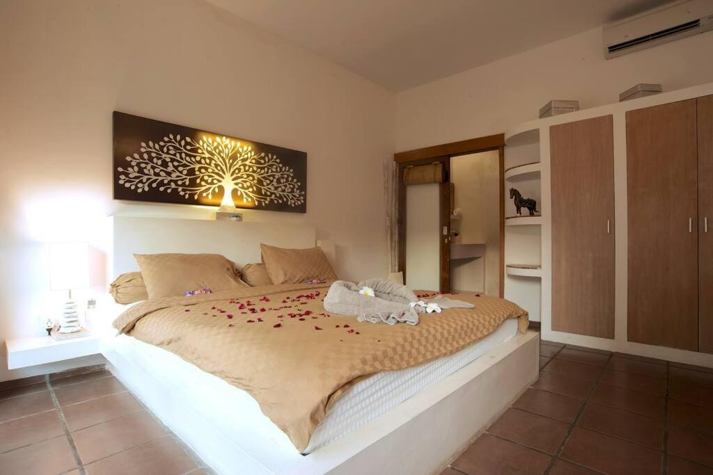 2 Bedroom In With Private Pool And Parking *