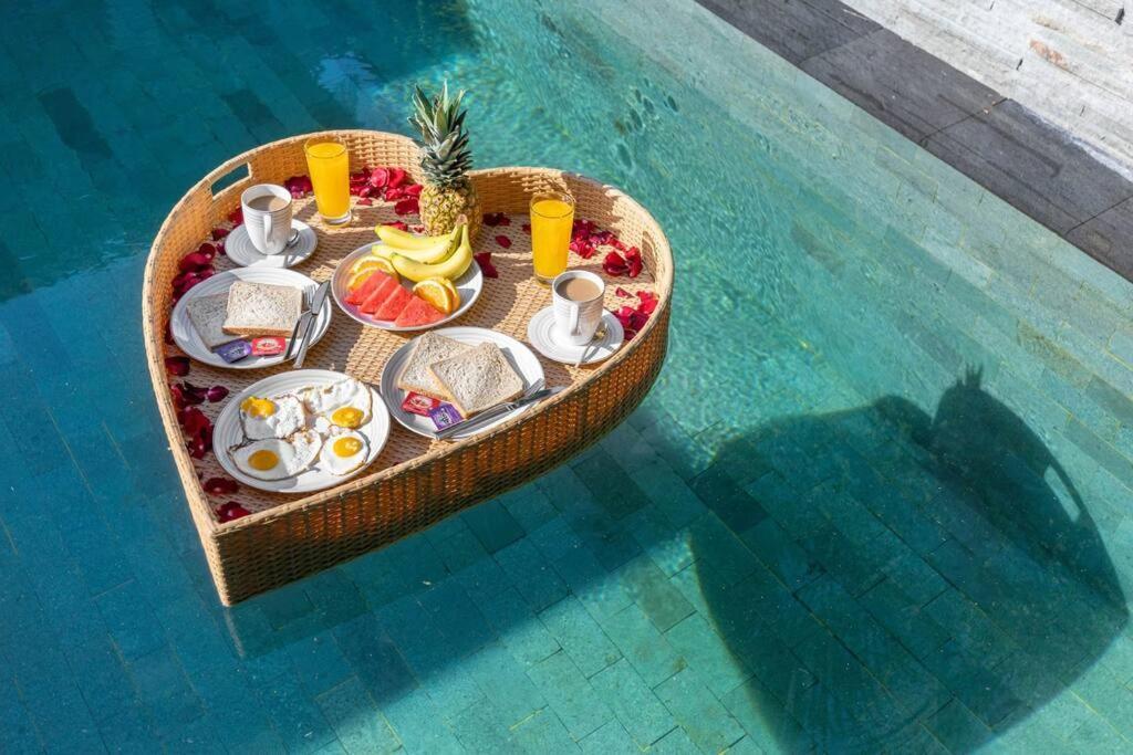 2 Bedroom In With Private Pool And Parking Villa *